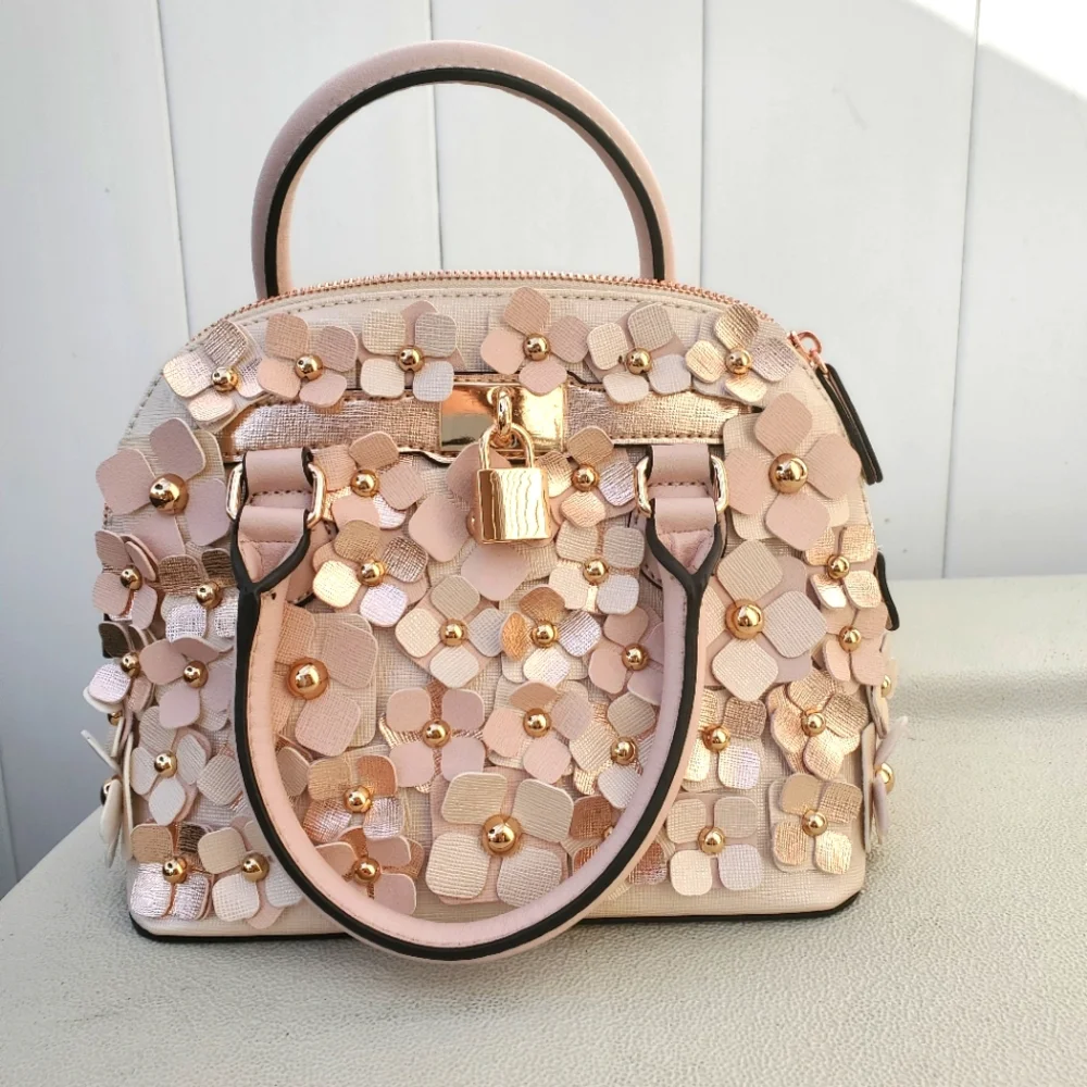 ALDO, new without tags Handbag with 3D flowers - Picture 1 of 8